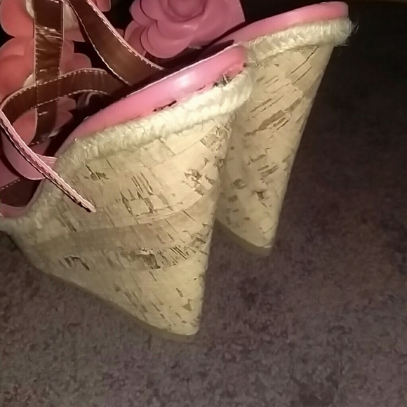 Shoes - Picture 3 of 4